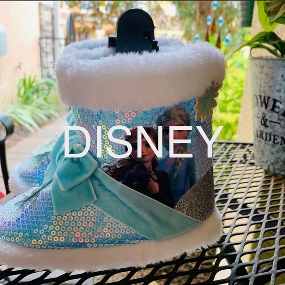 Adorable Super Warm Disney’s  Frozen Girls Booty Slippers. Never worn. - Picture 1 of 4